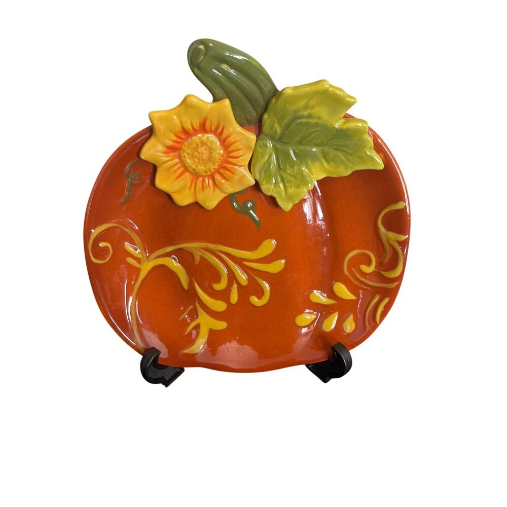 Ceramic Pumpkin-Shaped Plate With Embossed Sunflower & Leaf Design